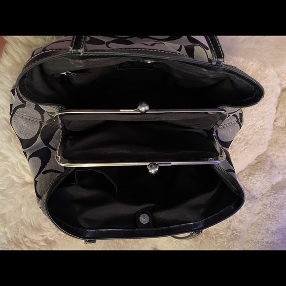 Coach - Picture 5 of 9